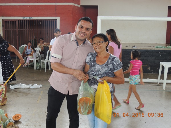 Prefeitura de Monsenhor Gil, realiza distribuição de cestas básicas  - Imagem 14