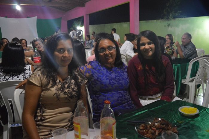 Churrasco e jantar de comemoração pela formatura em Serviço Social de Lilian Raquel. - Imagem 49