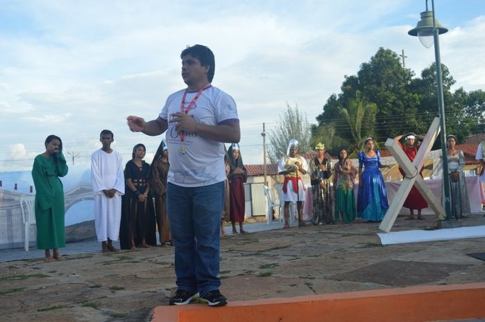 Sucesso de publico prestigiam a apresentação da encenação da Paixão e Crucificação de Cristo 2015 - Imagem 1