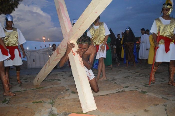 Sucesso de publico prestigiam a apresentação da encenação da Paixão e Crucificação de Cristo 2015 - Imagem 61