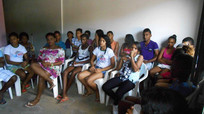 Jovens participam de encontro - Imagem 1