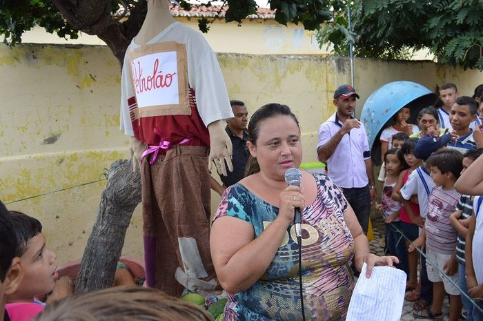 Resgatando a cultura popular; escolas municipais realizam malhação do Judas - Imagem 12