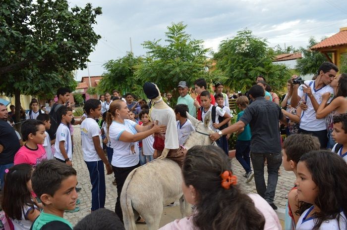 Resgatando a cultura popular; escolas municipais realizam malhação do Judas - Imagem 23