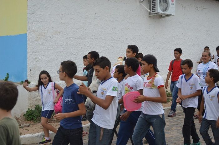 Resgatando a cultura popular; escolas municipais realizam malhação do Judas - Imagem 21