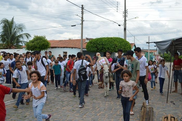 Resgatando a cultura popular; escolas municipais realizam malhação do Judas - Imagem 15