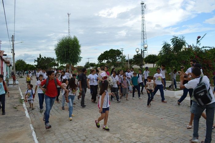 Resgatando a cultura popular; escolas municipais realizam malhação do Judas - Imagem 19
