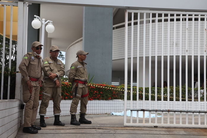 Jovem de 20 anos cai do 14º andar de edifício em Teresina  - Imagem 7