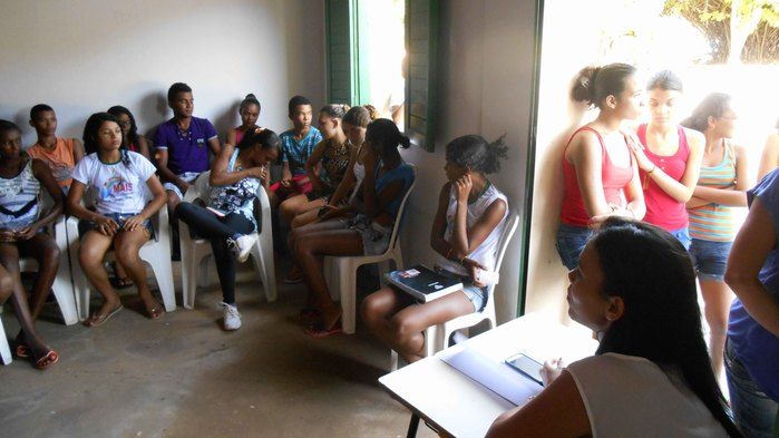 Jovens participam de encontro - Imagem 11