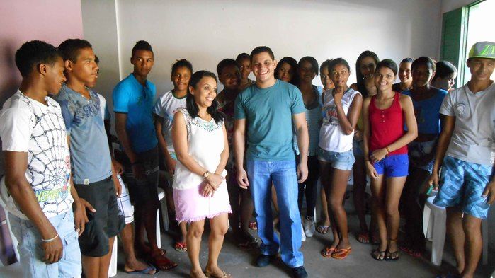 Jovens participam de encontro - Imagem 14