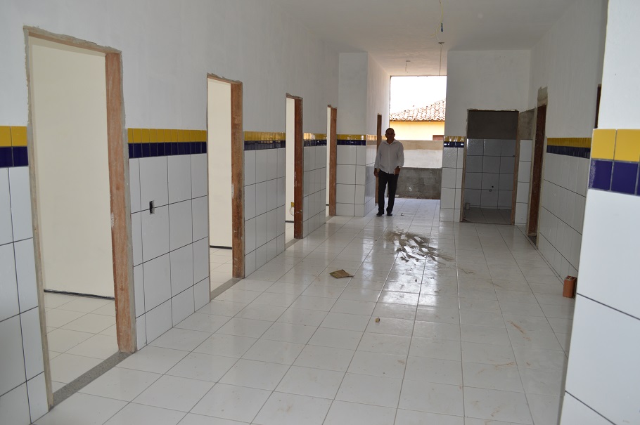 Prefeito Bernildo Val visita obras na sede de Buriti dos Lopes