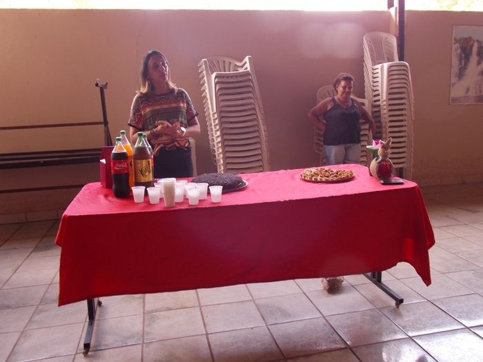 Coordenadora do CRAS Marcília Cavalcante é surpreendida por amigas. - Imagem 4