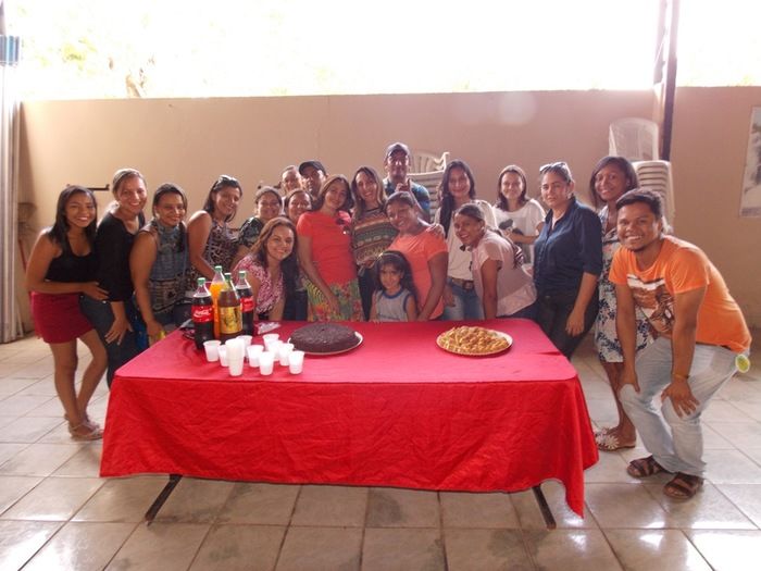 Coordenadora do CRAS Marcília Cavalcante é surpreendida por amigas. - Imagem 3