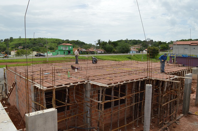 Prefeito Bernildo Val visita obras de construção de creche em Buriti dos Lopes - Imagem 6