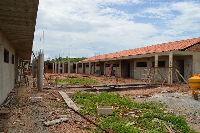 Prefeito Bernildo Val visita obras de construção de creche em Buriti dos Lopes - Imagem 8