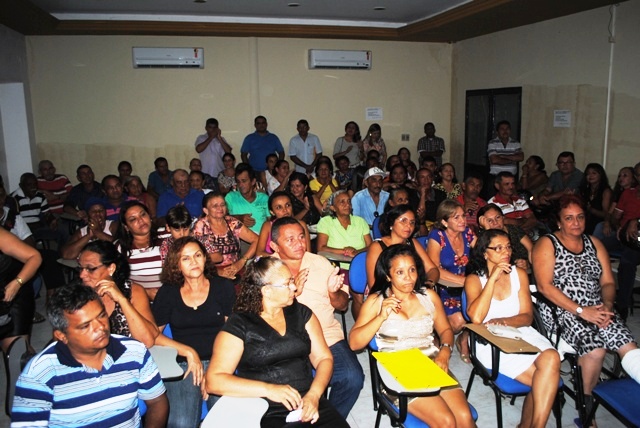 Prefeito efetiva servidores com mais de 20 anos de serviço em Campo Maior  - Imagem 7