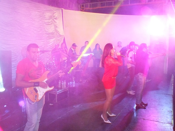 Público lota praça de eventos no aniversário de Santa Rosa do Piauí; Fotos! - Imagem 5