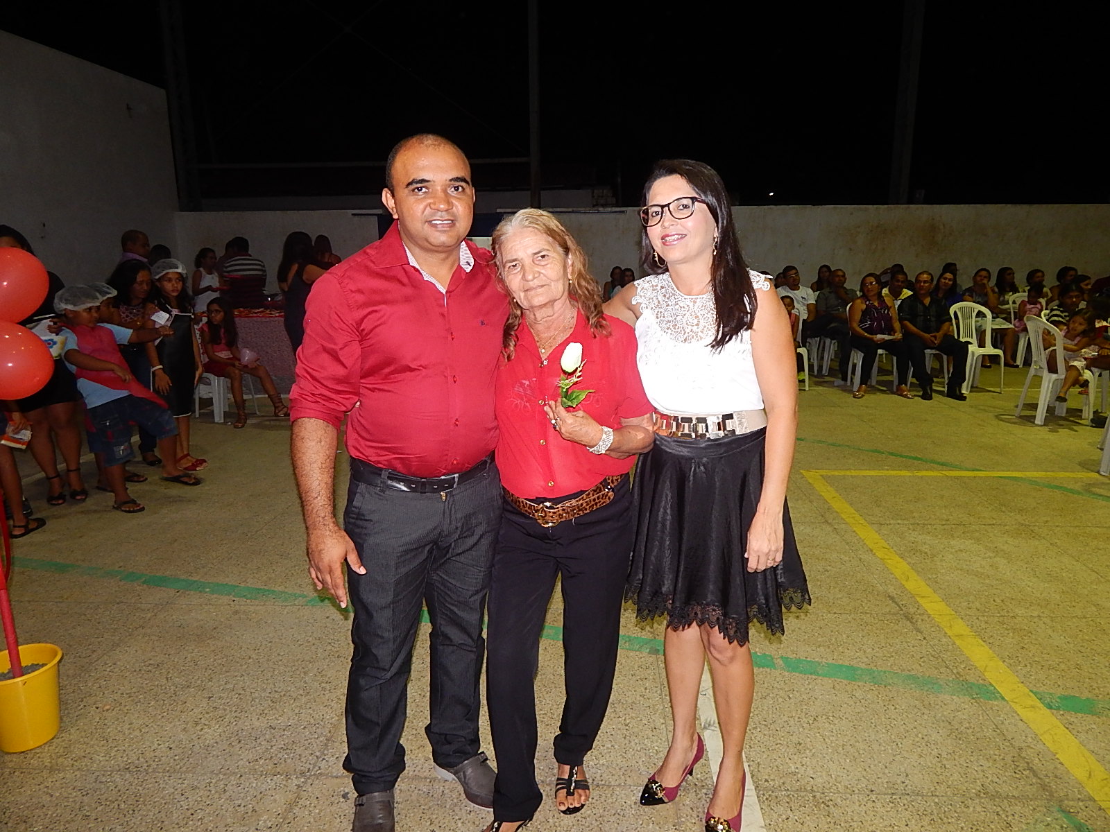 Varias mães são contempladas com sorteio de brindes