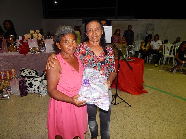 Varias mães são contempladas com sorteio de brindes - Imagem 9