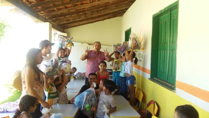 Prefeito Zé Resende e o Vice Dominguinhos continuam entregando Kits de brinquedos nas creches do município - Imagem 12