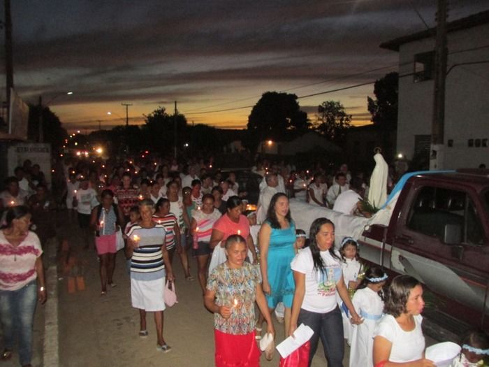 Fieis Participam da Procissão de Encerramento dos Festejos de Nossa Senhora de Fátima em Agricolândia - Imagem 7