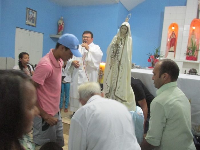 Fieis Participam da Procissão de Encerramento dos Festejos de Nossa Senhora de Fátima em Agricolândia - Imagem 13