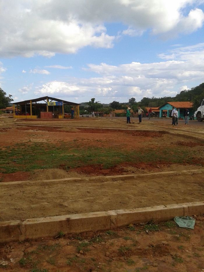 Prefeitura constrói praça com recursos próprios na Malhada Vermelha  - Imagem 9