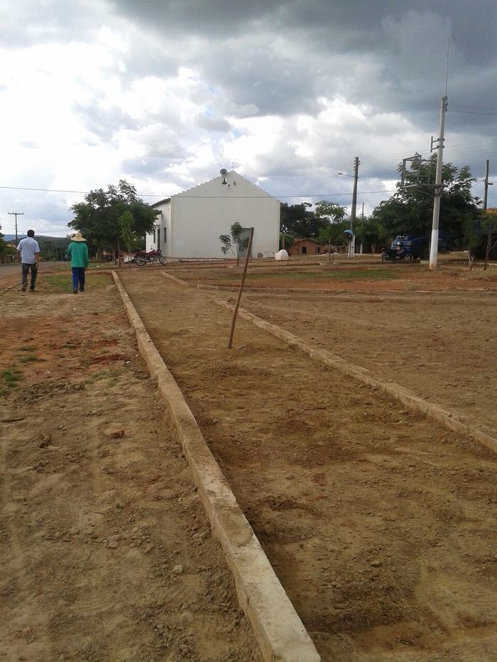 Prefeitura constrói praça com recursos próprios na Malhada Vermelha  - Imagem 10