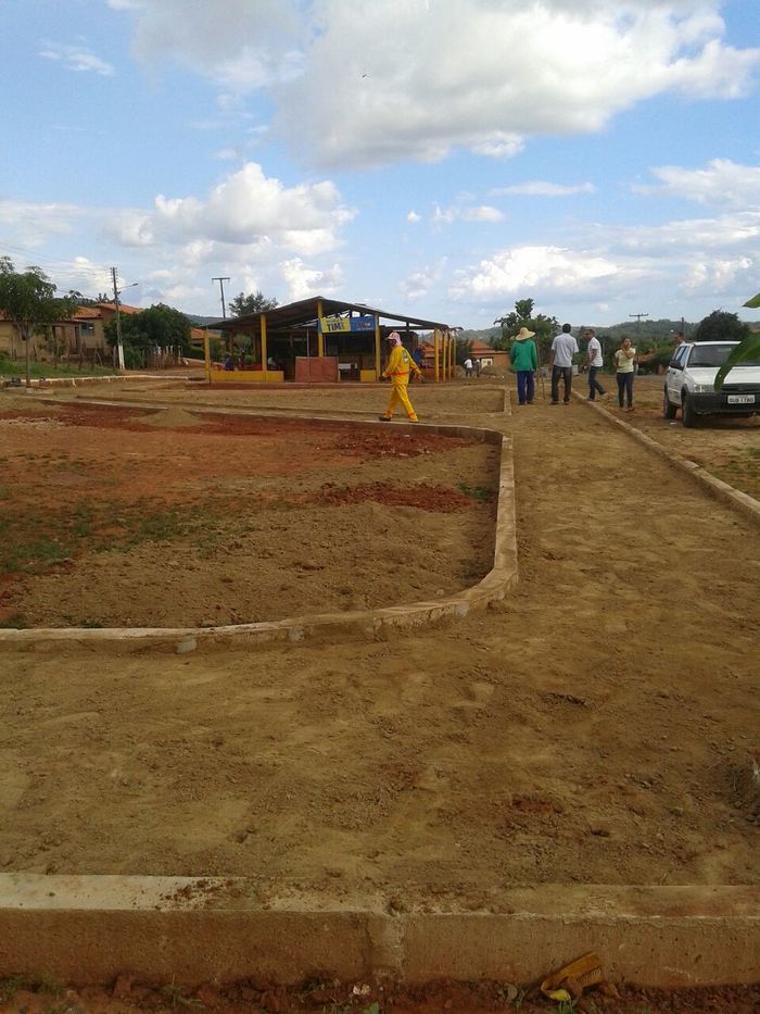 Prefeitura constrói praça com recursos próprios na Malhada Vermelha  - Imagem 6