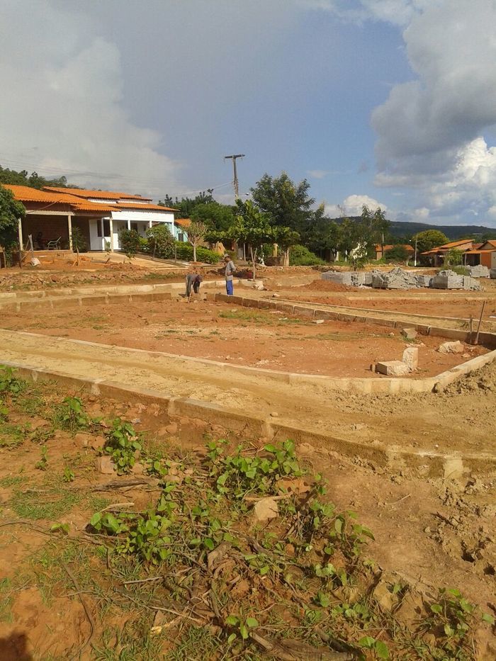 Prefeitura constrói praça com recursos próprios na Malhada Vermelha  - Imagem 12