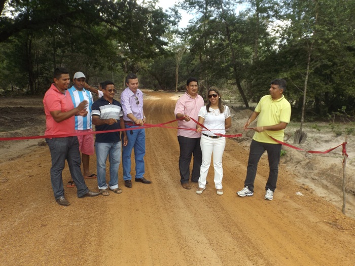 Prefeito Zé Henrique inaugura mais estradas, dois pontilhões e energia elétrica na zona rural  - Imagem 8
