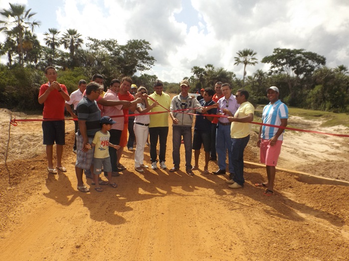 Prefeito Zé Henrique inaugura mais estradas, dois pontilhões e energia elétrica na zona rural  - Imagem 4