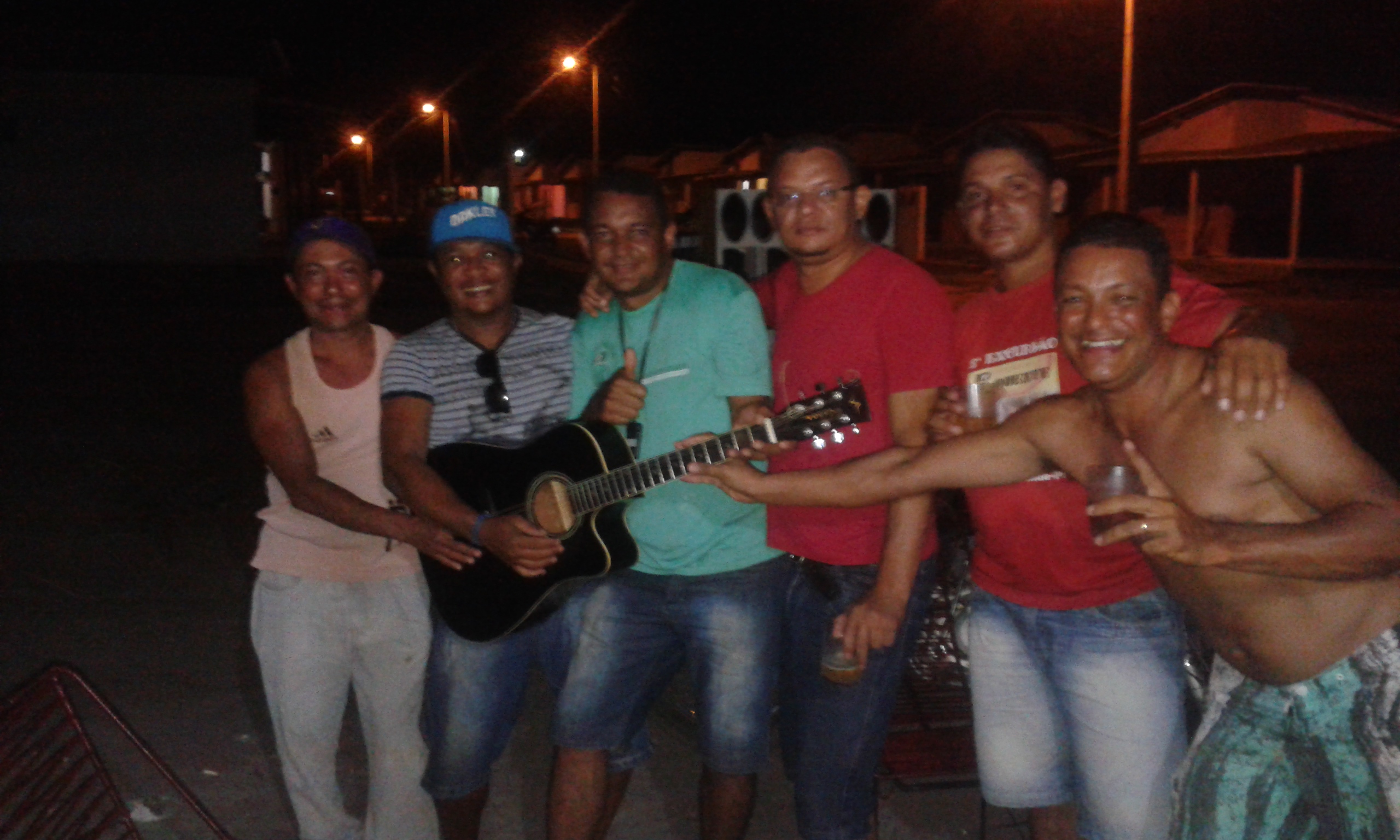 Val Fernandes e amigos em sua residência no conjunto pousada dos Ventos 