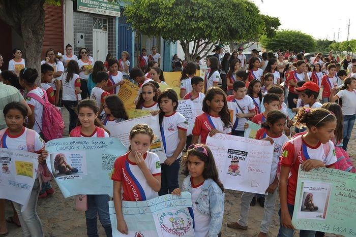 Caminhada marca o dia Nacional do Combate ao Abuso e à Exploração Sexual de Crianças e Adolescentes em Alegrete - Imagem 8