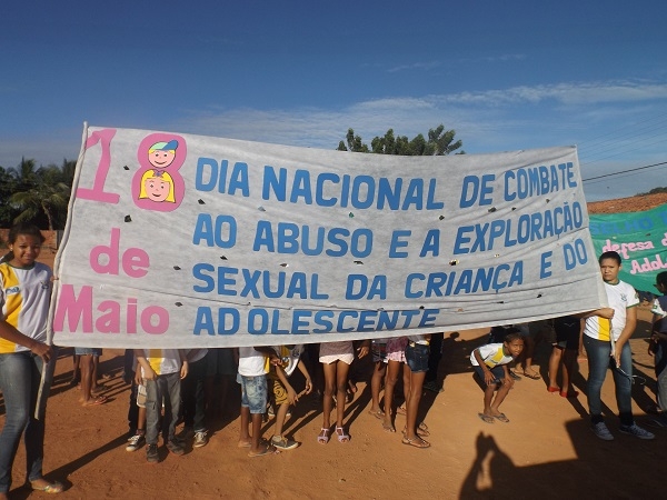 Conselho Tutelar realiza caminhada e palestra em combate ao abuso e a exploração sexual da criança e do adolescente - Imagem 2