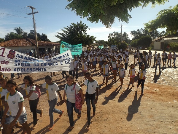Conselho Tutelar realiza caminhada e palestra em combate ao abuso e a exploração sexual da criança e do adolescente - Imagem 1