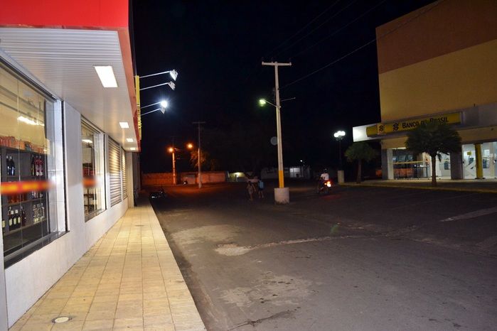 Agência do Banco do Brasil fica localizada ao lado do supermercado. (Foto: Kairo Amaral)