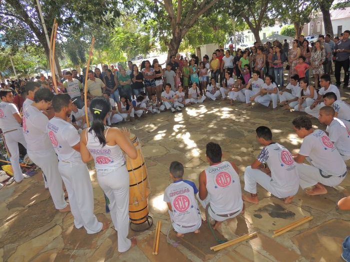 Município promove festa popular e distribui presentes aos trabalhadores - Imagem 2