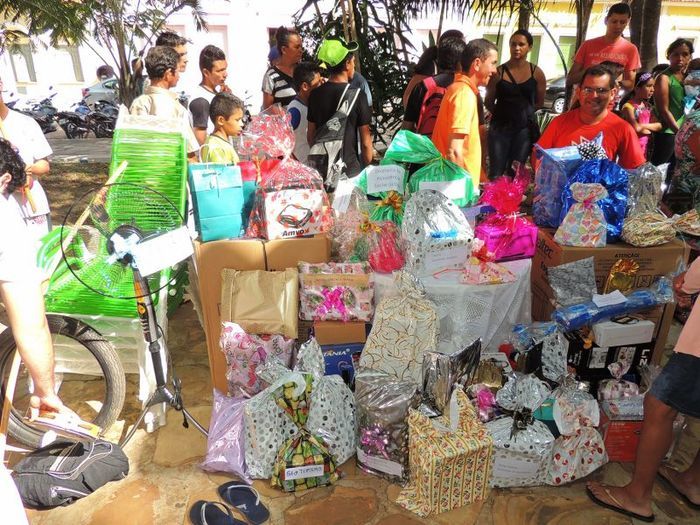 Município promove festa popular e distribui presentes aos trabalhadores - Imagem 14