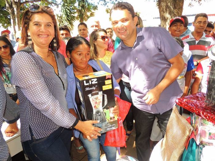 Município promove festa popular e distribui presentes aos trabalhadores - Imagem 46