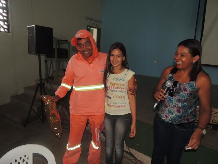 Estudantes prestam homenagem ao “Dia do Gari” - Imagem 5