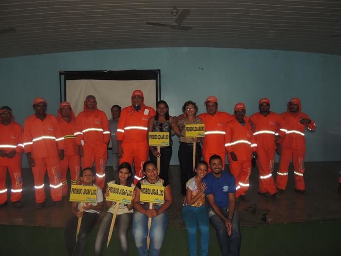 Estudantes prestam homenagem ao “Dia do Gari” - Imagem 4