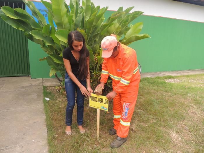 Estudantes prestam homenagem ao “Dia do Gari” - Imagem 6