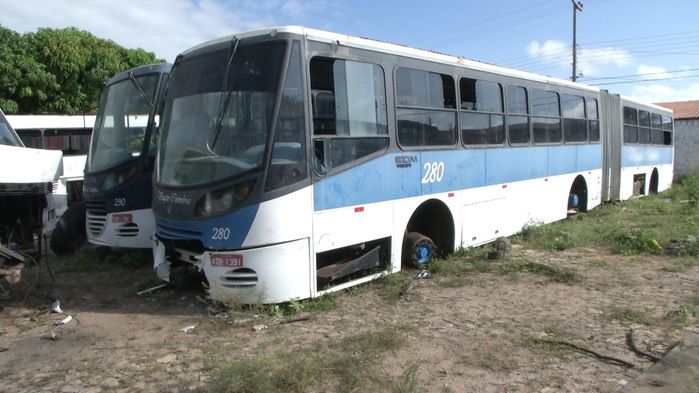 Homem fica preso embaixo de ônibus enquanto tentava furtar peças - Imagem 3