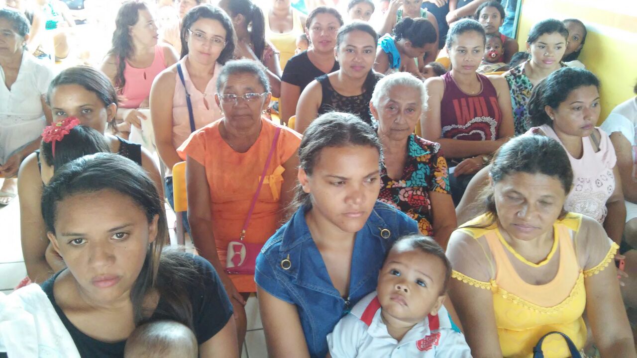 Creche Tia Cecília realiza festa das mães