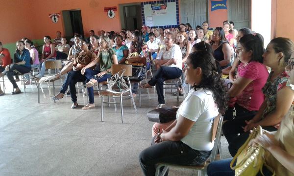 Professores da rede municipal de ensino de Santo Inácio se reúne para elaboração do Plano municipal de educação - Imagem 2