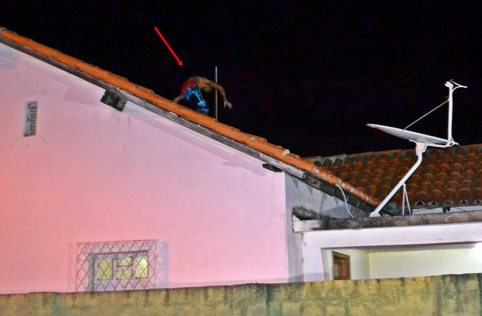 Acusado de assalto tenta fugir pulando telhados, mas é preso em Parnaíba - Imagem 3