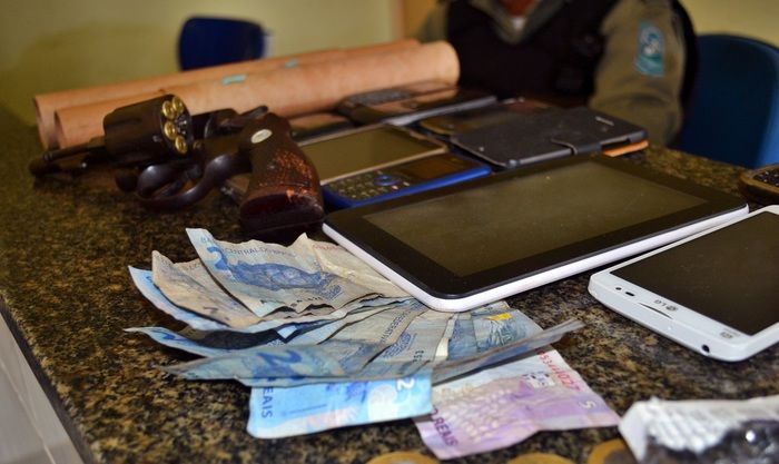 Irmãos são presos em Parnaíba com arma, droga e munições - Imagem 3