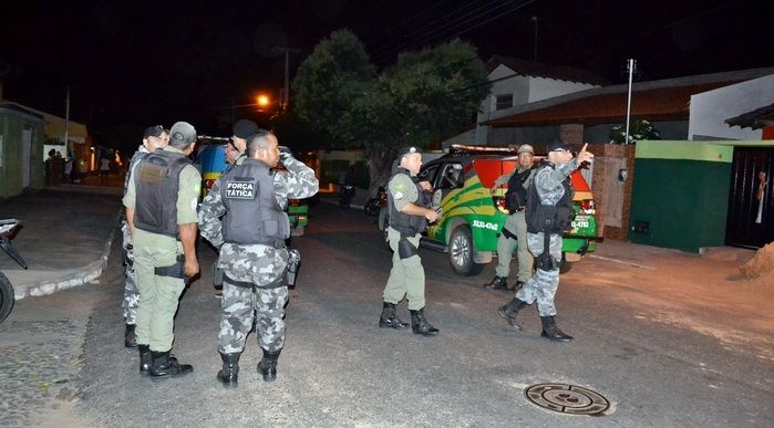 Acusado de assalto tenta fugir pulando telhados, mas é preso em Parnaíba - Imagem 7