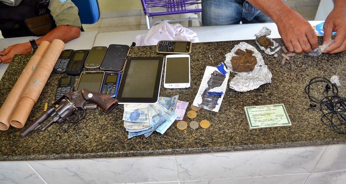 Irmãos são presos em Parnaíba com arma, droga e munições - Imagem 2