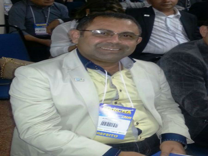 Prefeito de Santo Inácio Auro Aparecido participa da marcha dos prefeitos à Brasília